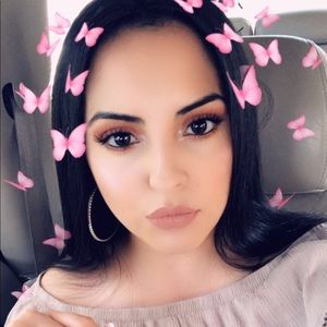 Meet your Posher, Yanet